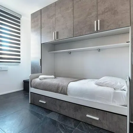 In Centro - By Myhomeincomo