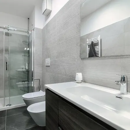 Apartamento In Centro - By Myhomeincomo *